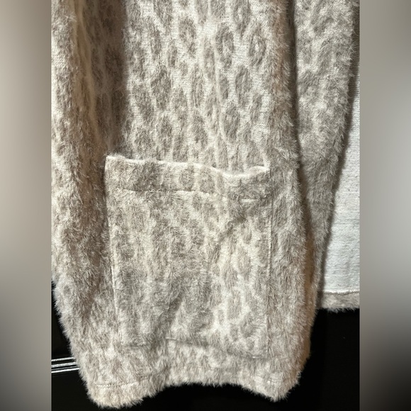 Chico’s Super Soft Leopard Print Cardigan Sweater - Picture 4 of 8